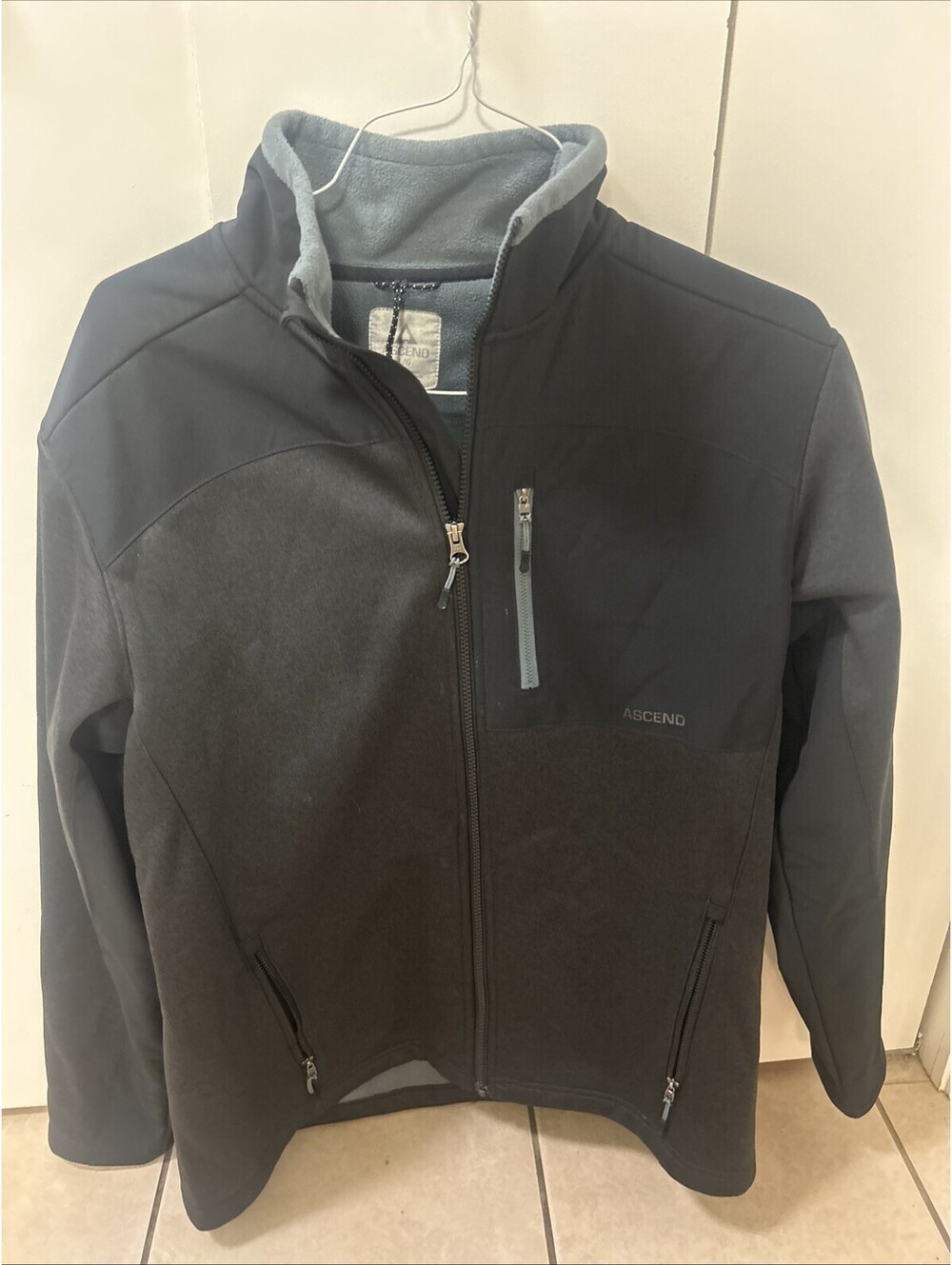 Ascend Men's Full Zip Mixed Media Lightweight Jacket Size Large